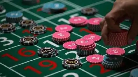 Kontrol taruhan dan opsi permainan Buffalo King di sulap338 menampilkan slider ukuran taruhan dan tombol putaran otomatis